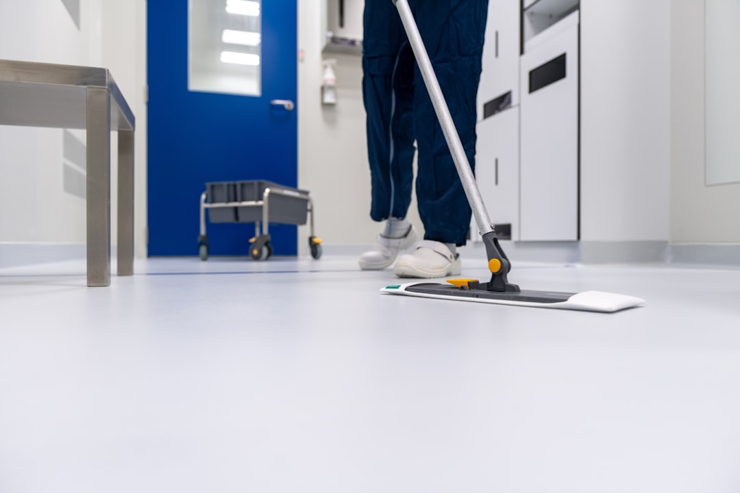 creative-approach-img Cleaner cleaning the floor in a laboratory environment